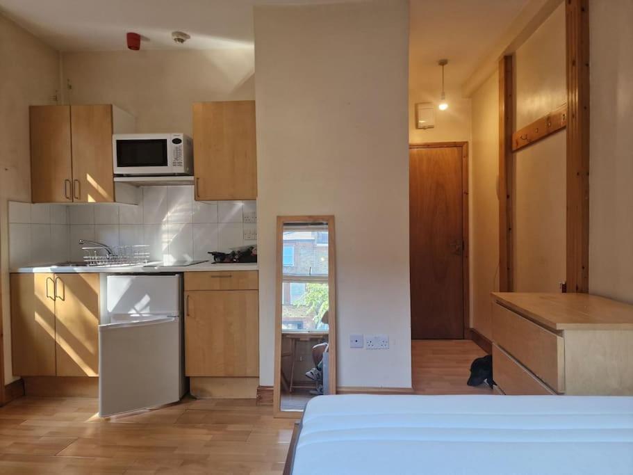 Bright Studio Apartment Highgate Londres Extérieur photo